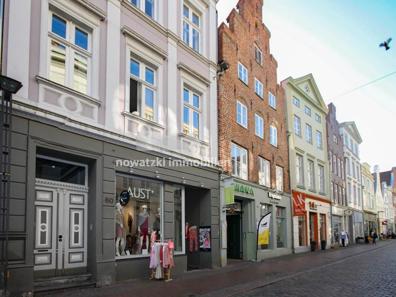 Ensamble aus 4 Häusern mit Hof und Hinterhaus in beliebter Hüxstraße