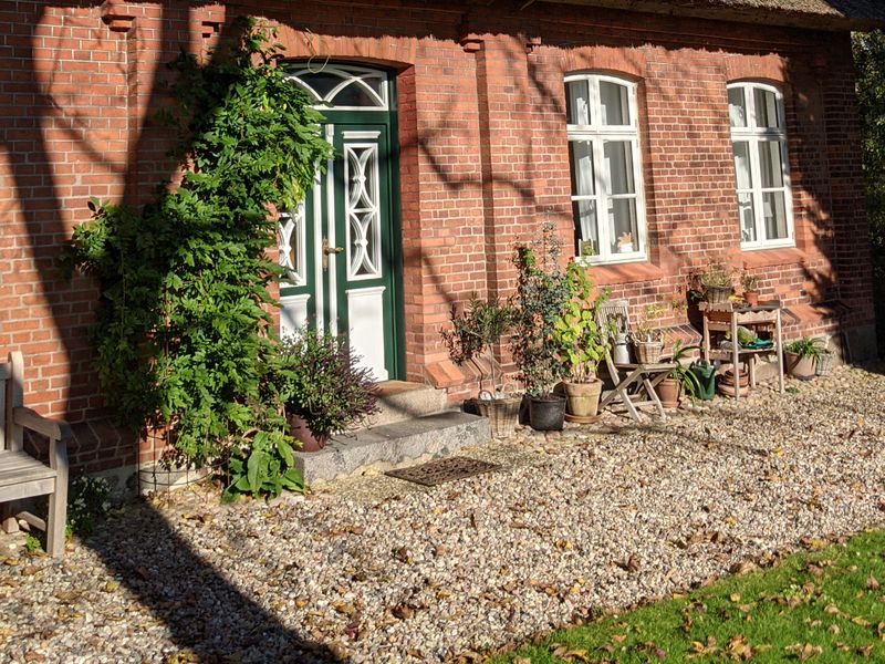 Landhaus mit Wohlfühlfaktor auf großem Grund in idyllischer Lage