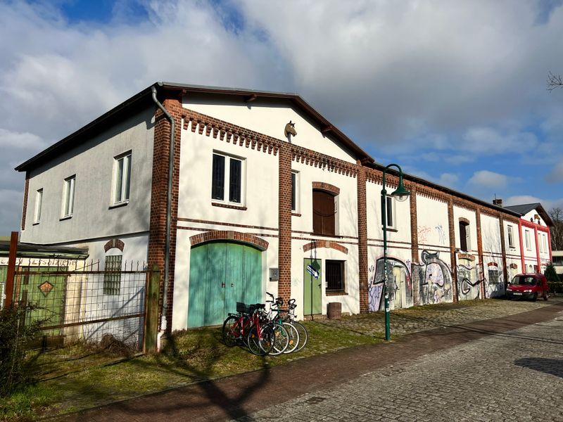 Lagerhalle über 2 Ebenen direkt am Bahnhof