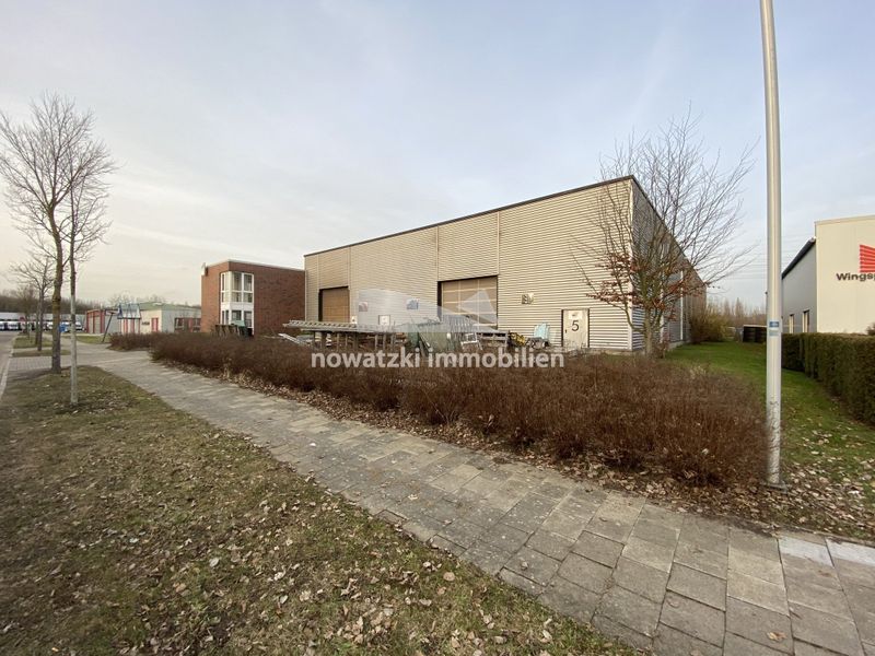 Gewerbegrundstück mit Halle und Bürogebäude in Lübeck-Roggenhorst