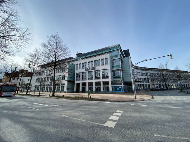 „Future Workspace am Hauptbahnhof Lübeck: Innovative Büroflächen in urbaner Dynamik.“