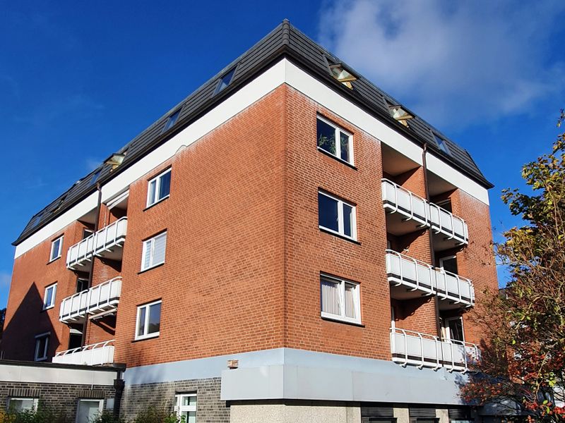 Praxis- oder Bürofläche mit 6 -8 Stellplätzen in Sichtlage